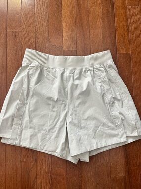 Lululemon Khaki High Waist Casual Shorts